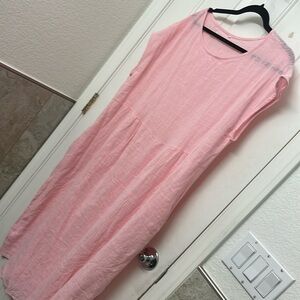 It is light pink beach dress , it  has a two pockets